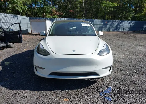 2024 Tesla Model Y Long Range Dual Motor All-Wheel Drive z USA, uszkodzony, nr VIN 7SAYGDEE3RF007794